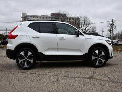 2025 Volvo XC40 B5 Plus Dark Theme