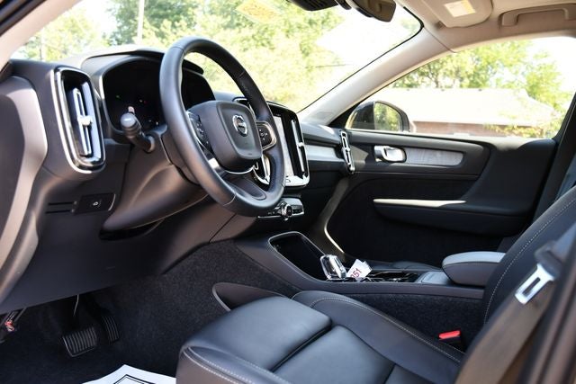 2026 Volvo XC40 B5 Plus