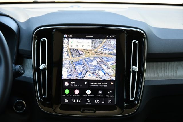 2026 Volvo XC40 B5 Plus