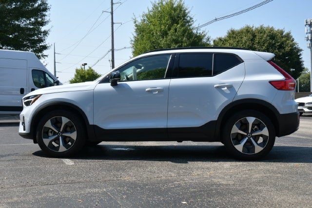 2026 Volvo XC40 B5 Plus