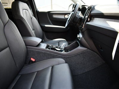 2025 Volvo XC40 B5 Plus Dark Theme