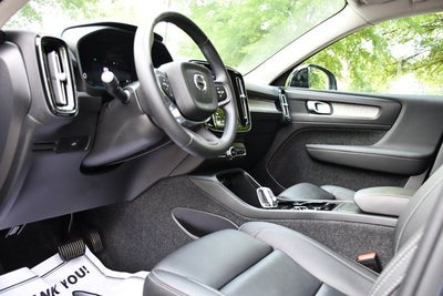 2025 Volvo XC40 B5 Plus Dark Theme