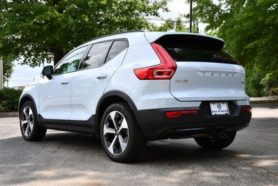 2025 Volvo XC40 B5 Plus Dark Theme
