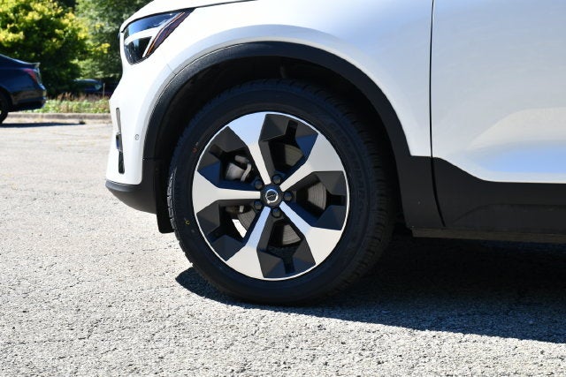 2025 Volvo XC40 B5 Plus Dark Theme