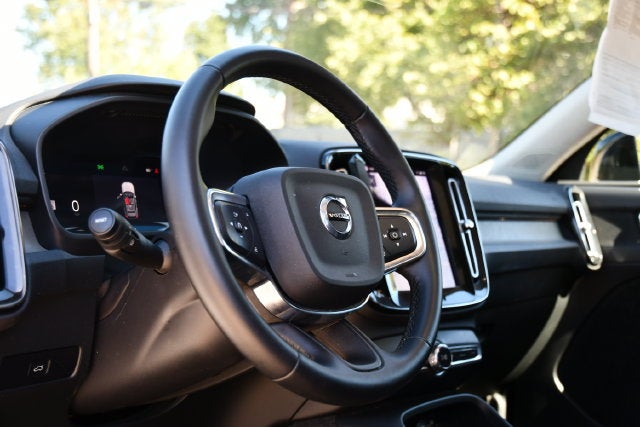 2025 Volvo XC40 B5 Plus Dark Theme
