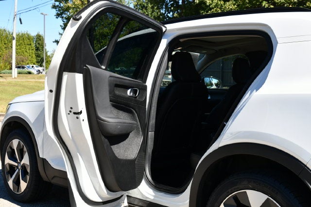 2025 Volvo XC40 B5 Plus Dark Theme