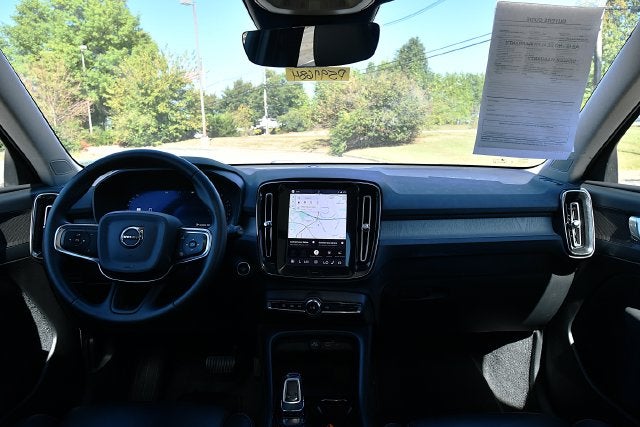 2025 Volvo XC40 B5 Plus Dark Theme