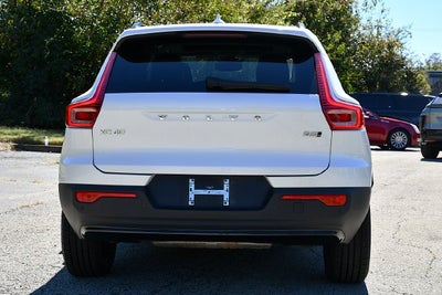 2025 Volvo XC40 B5 Plus Dark Theme