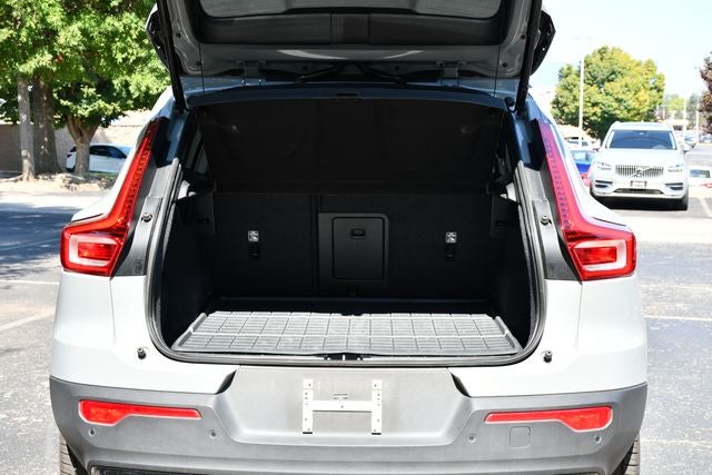 2026 Volvo XC40 B5 Plus