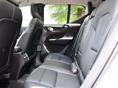 2025 Volvo XC40 B5 Plus Dark Theme