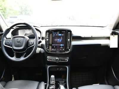 2025 Volvo XC40 B5 Plus Dark Theme