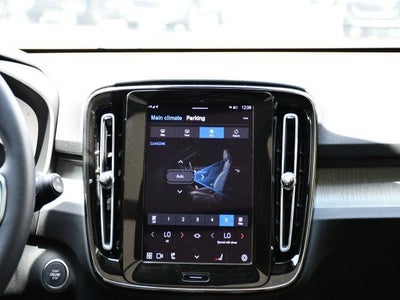 2025 Volvo XC40 B5 Plus Dark Theme