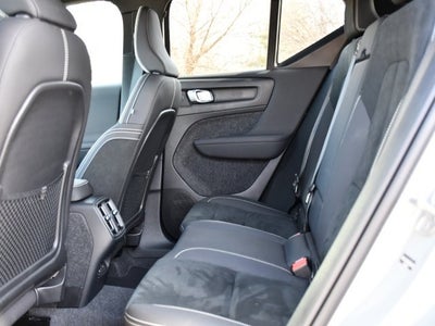 2025 Volvo XC40 B5 Plus Dark Theme