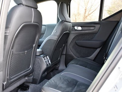 2025 Volvo XC40 B5 Plus Dark Theme