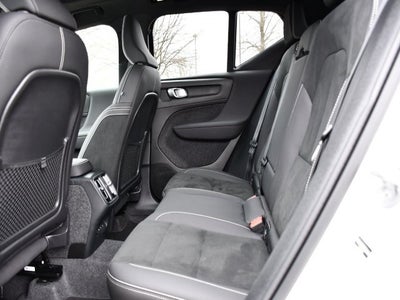 2025 Volvo XC40 B5 Plus Dark Theme