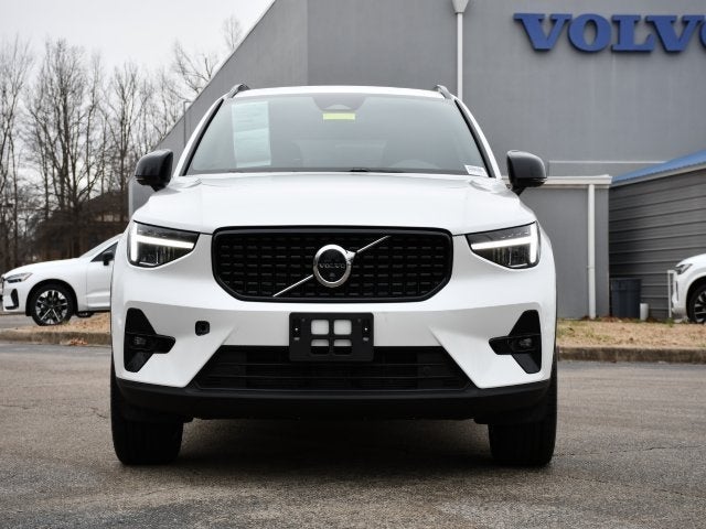 2025 Volvo XC40 B5 Plus Dark Theme
