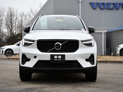 2025 Volvo XC40 B5 Plus Dark Theme
