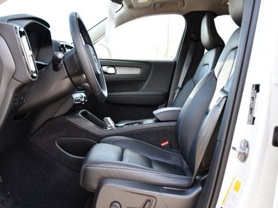 2025 Volvo XC40 B5 Plus Bright Theme