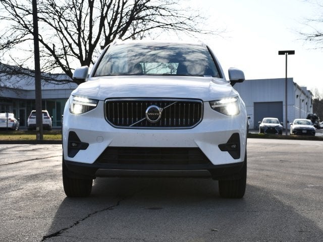 2025 Volvo XC40 B5 Plus Bright Theme