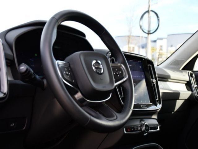2025 Volvo XC40 B5 Plus Bright Theme