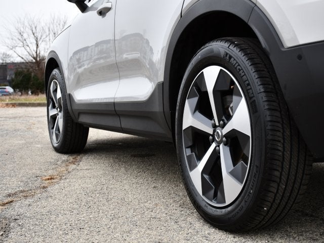 2025 Volvo XC40 B5 Plus Bright Theme