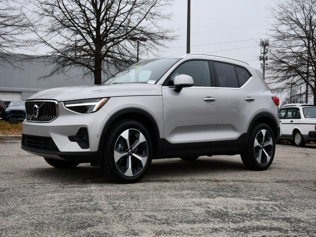 2025 Volvo XC40 B5 Plus Bright Theme