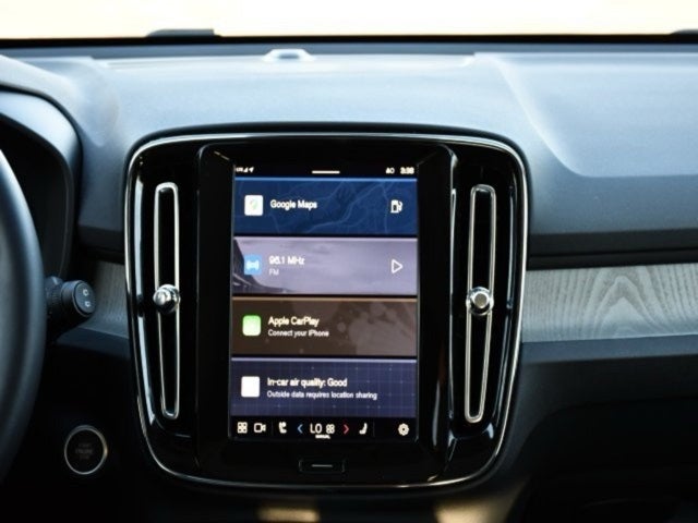 2025 Volvo XC40 B5 Plus Bright Theme