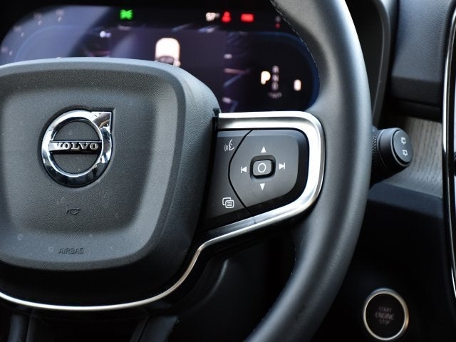 2025 Volvo XC40 B5 Plus Bright Theme