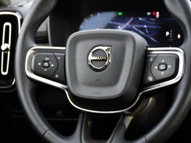 2025 Volvo XC40 B5 Plus Bright Theme