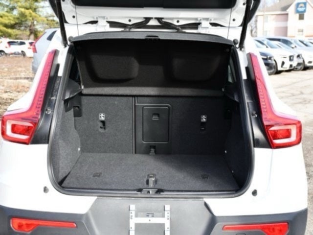 2025 Volvo XC40 B5 Plus Bright Theme