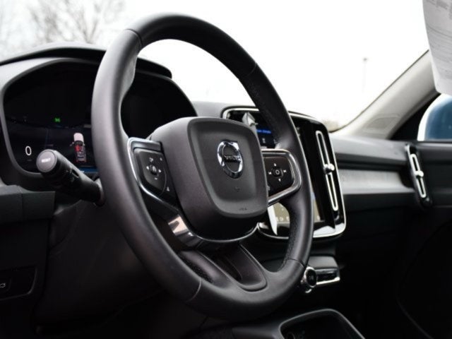 2025 Volvo XC40 B5 Core