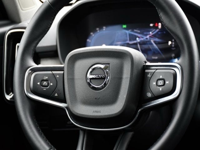 2025 Volvo XC40 B5 Core