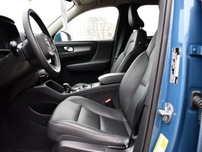 2025 Volvo XC40 B5 Core