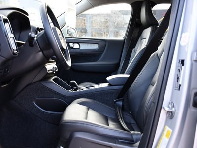 2025 Volvo XC40 B5 Core