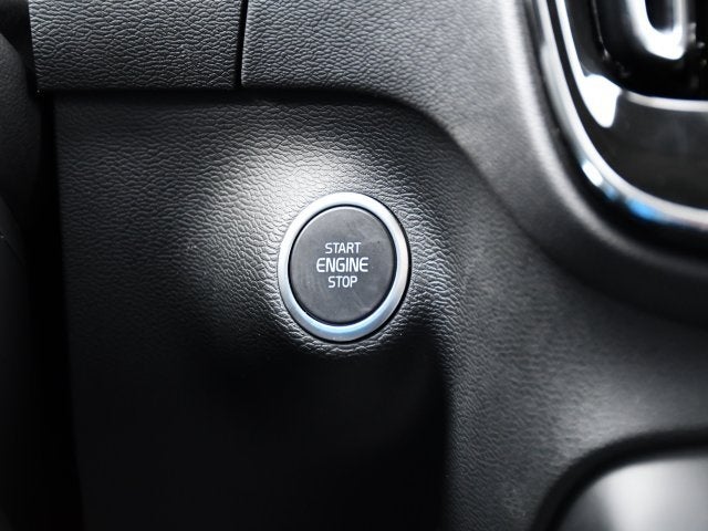 2025 Volvo XC40 B5 Core