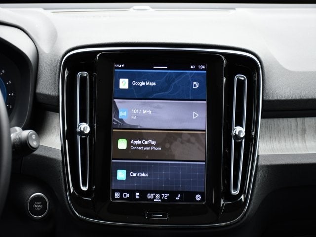 2025 Volvo XC40 B5 Core