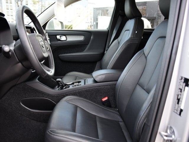 2025 Volvo XC40 B5 Core