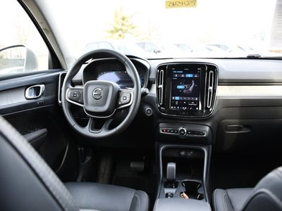 2025 Volvo XC40 B5 Core