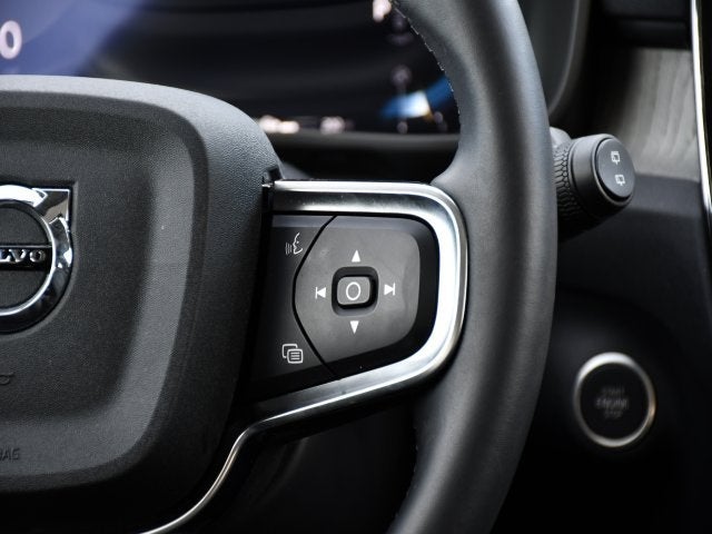 2025 Volvo XC40 B5 Core