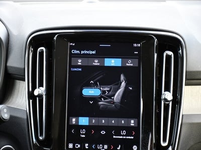 2025 Volvo XC40 B5 Core