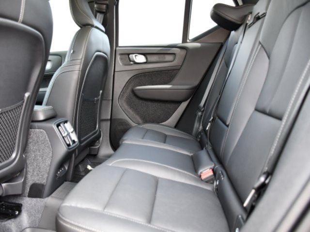 2025 Volvo XC40 B5 Core