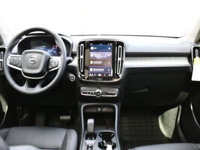 2025 Volvo XC40 B5 Core