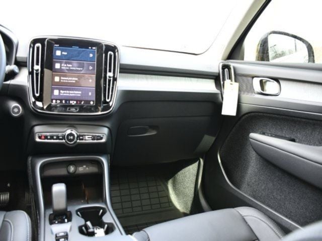 2025 Volvo XC40 B5 Core