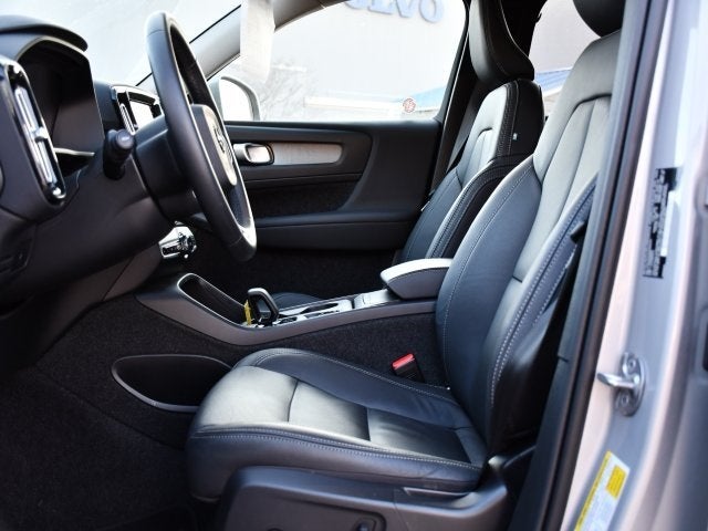 2025 Volvo XC40 B5 Core