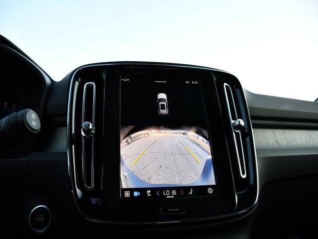 2025 Volvo XC40 B5 Core