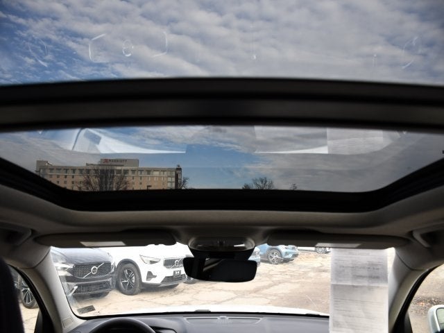 2025 Volvo XC40 B5 Core