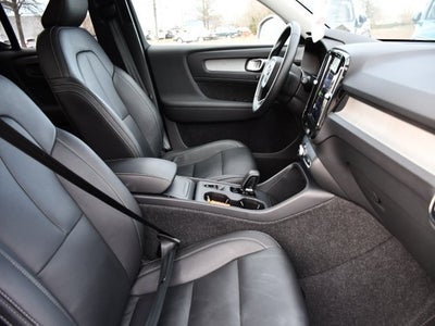 2025 Volvo XC40 B5 Core