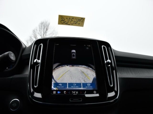 2025 Volvo XC40 B5 Core