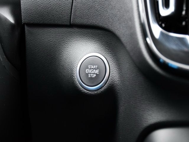 2025 Volvo XC40 B5 Core