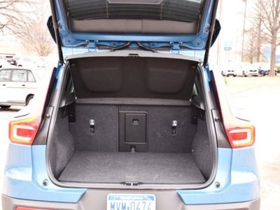 2025 Volvo XC40 B5 Core